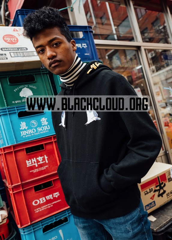 Model Kulit Hitam Kontroversial Itu Bernama Han Hyun Min
